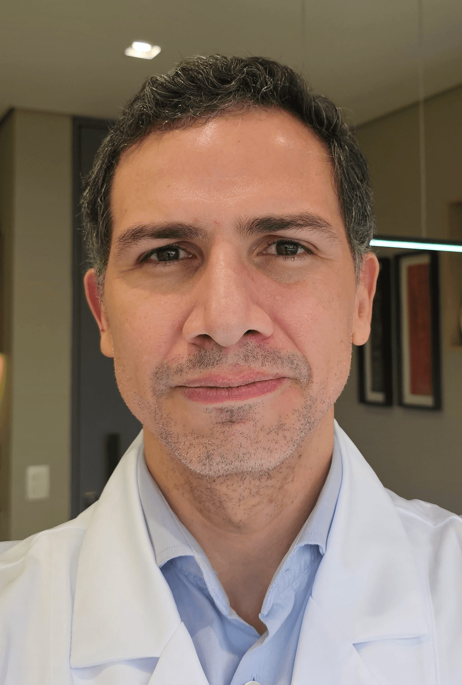 Dr. Thiago Guimarães — Neurologista USP, Especialista em Distúrbios do Movimento e Neurogenética